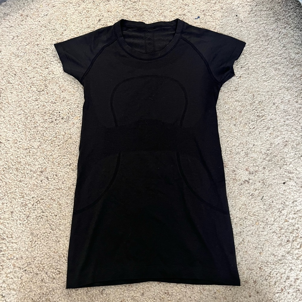 LULULEMON SHIRT size 4